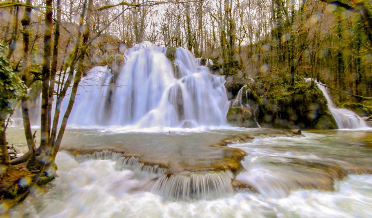 Вилла Le Refuge Des Marmottes Saint-Laurent-du-Jura Экстерьер фото
